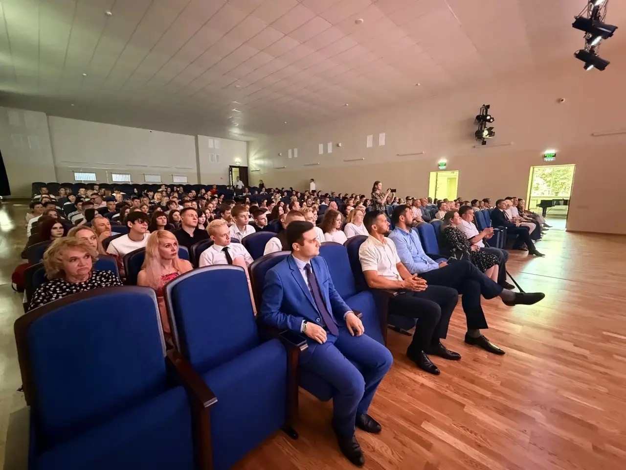 Дипломы вручены, будущее — за вами!