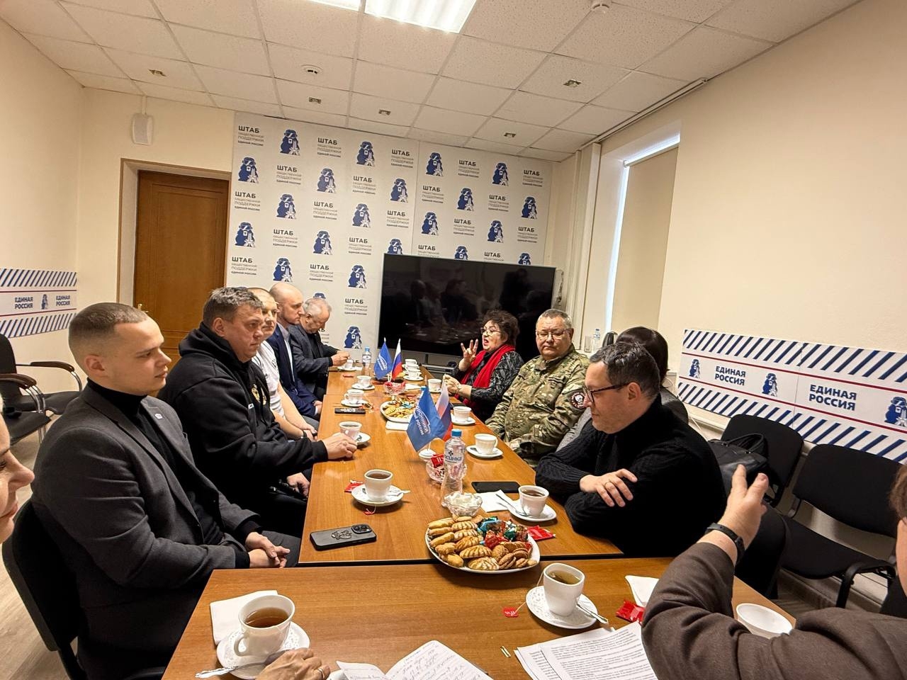 В Штабе общественной поддержки «Единой России» состоялась встреча, посвящённая Дню защитника Отечества. 