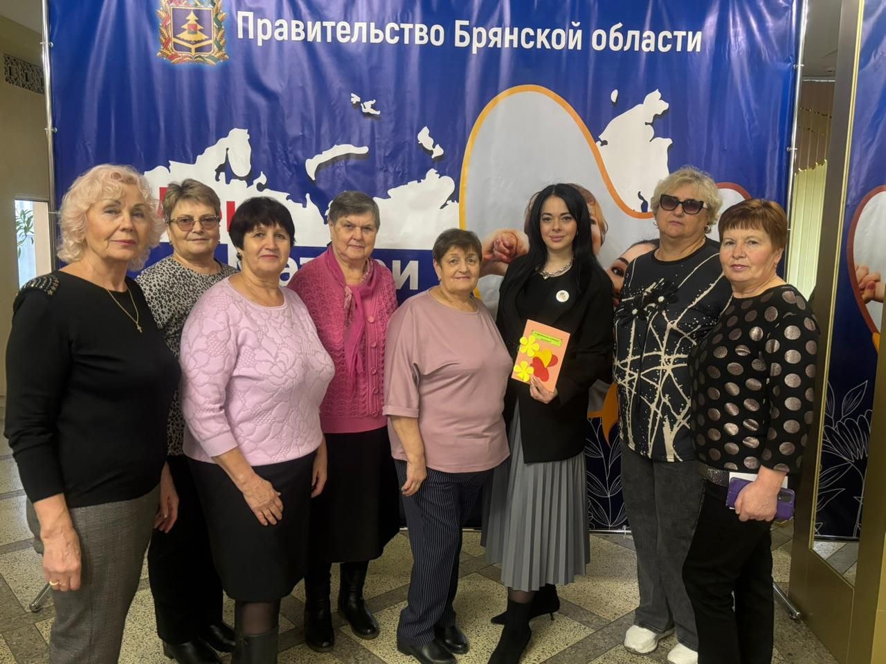 В преддверии праздника Дня Матери посетители нашего Центра побывали на концерте Руки Матери