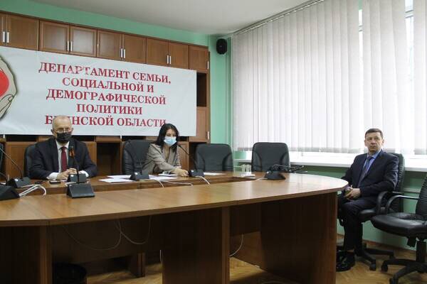 Ирина Лаврушина, член совета по делам инвалидов при губернаторе Брянской обл., член совета по делам инвалидов при прокуроре Брянской обл., директор АНО «Центр реабилитации инвалидов», приняла участие в заседании областного совета по делам инвалидов.