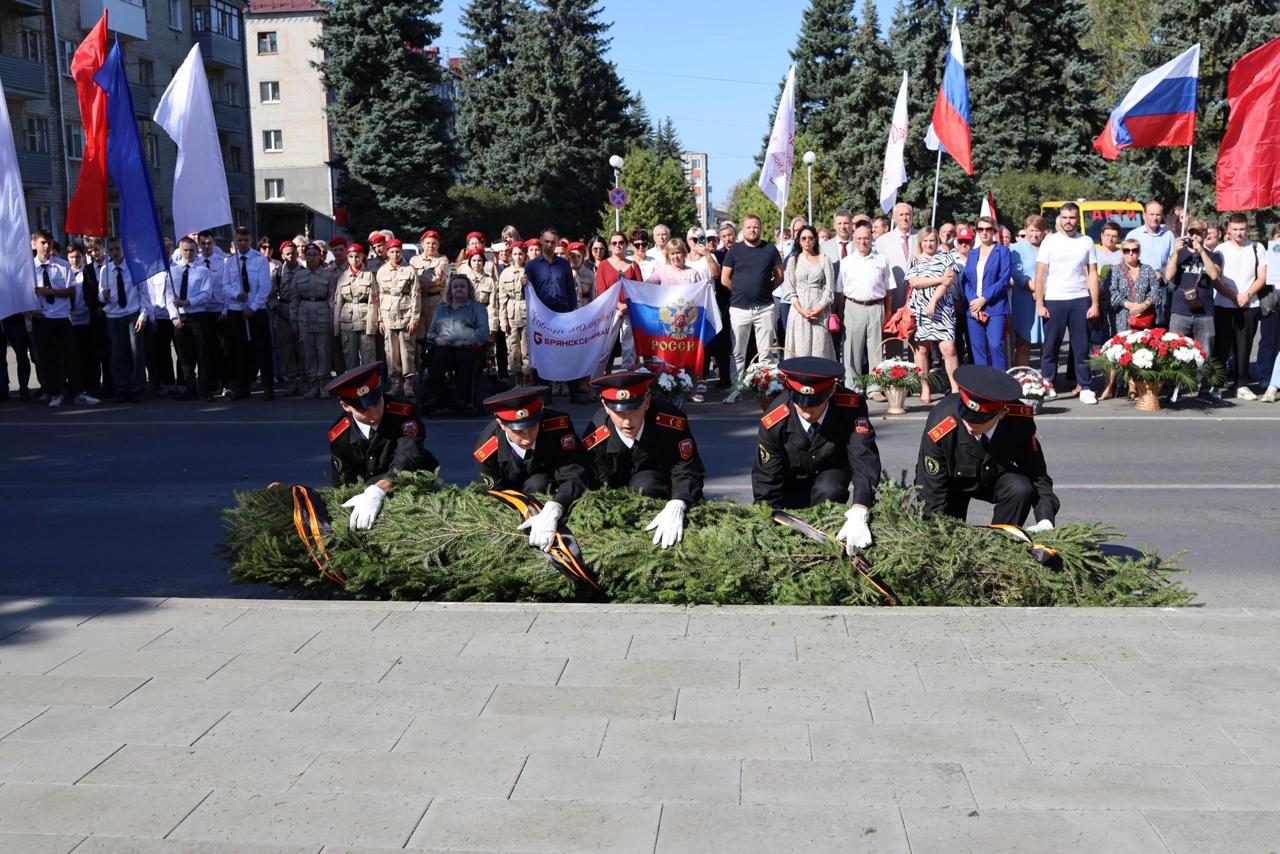 Память о подвиге жива!
