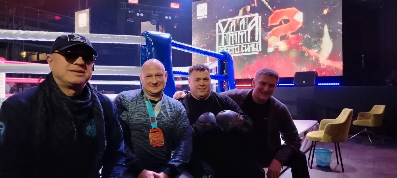 Бойцовский вечер в «Фабрике»
