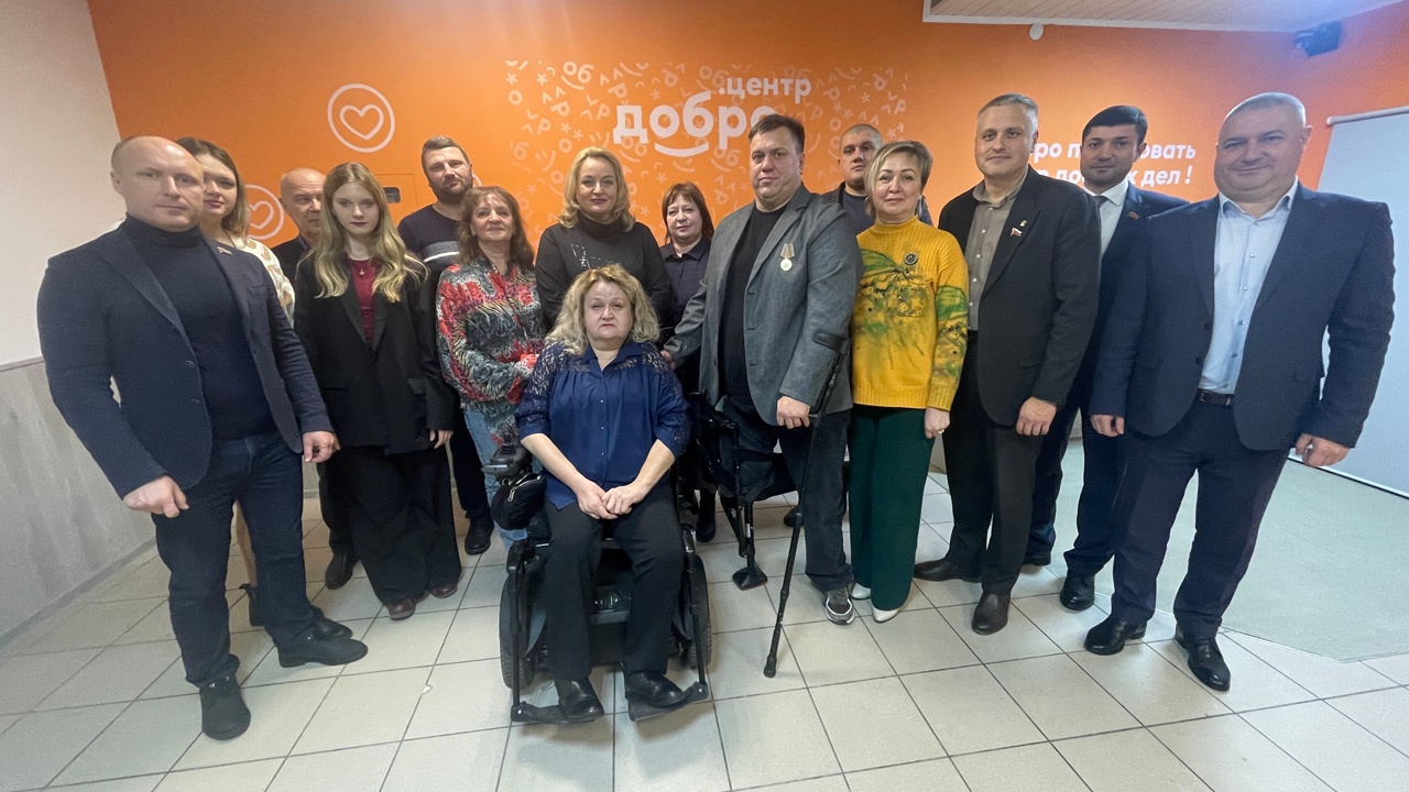 Сегодня, 6 октября 2025 года, в АНО «Центр реабилитации инвалидов» состоялось важное мероприятие под названием «Итоги работы Центра реабилитации инвалидов: от реализованных проектов к будущим инициативам в партнёрстве с Фокинским районом». 